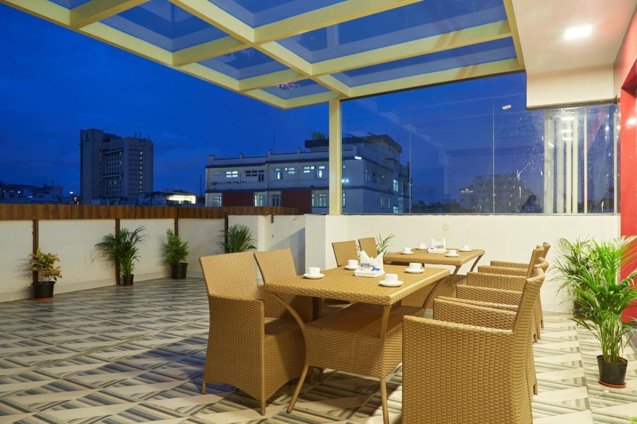 Vovo Premier Hotel Bangalore Extérieur photo