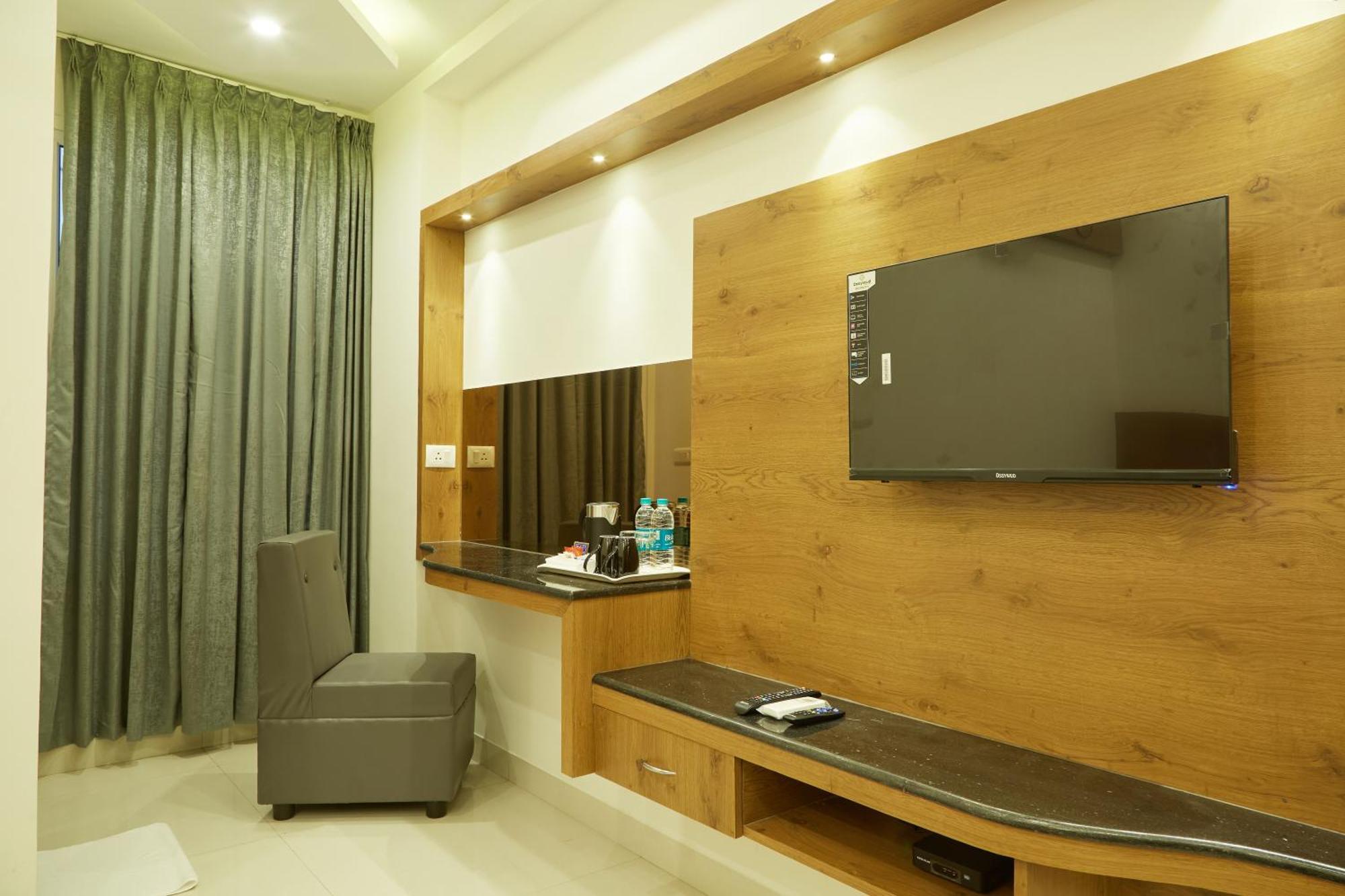 Vovo Premier Hotel Bangalore Extérieur photo