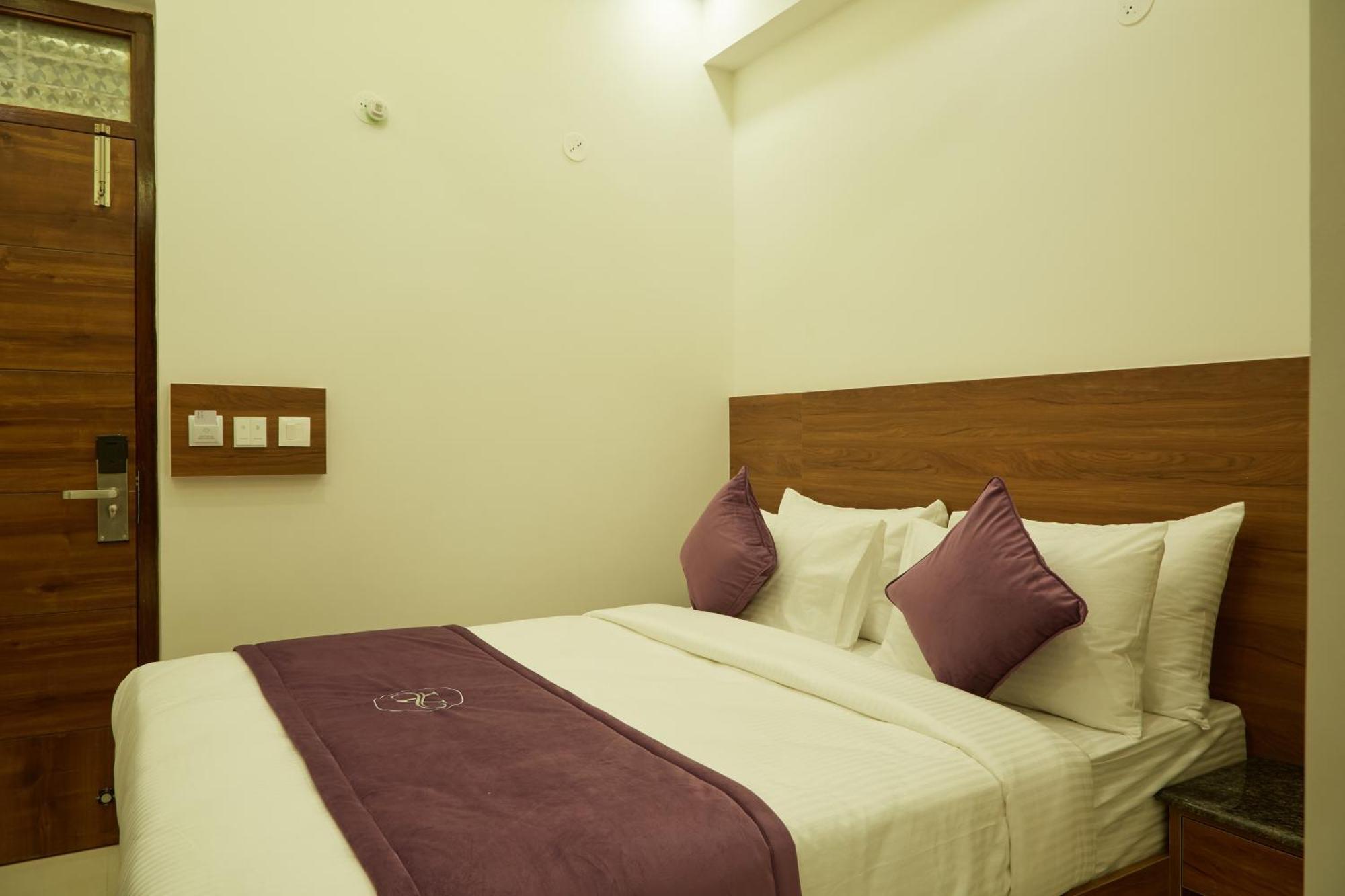 Vovo Premier Hotel Bangalore Extérieur photo